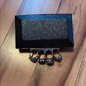 Knuckle clutch